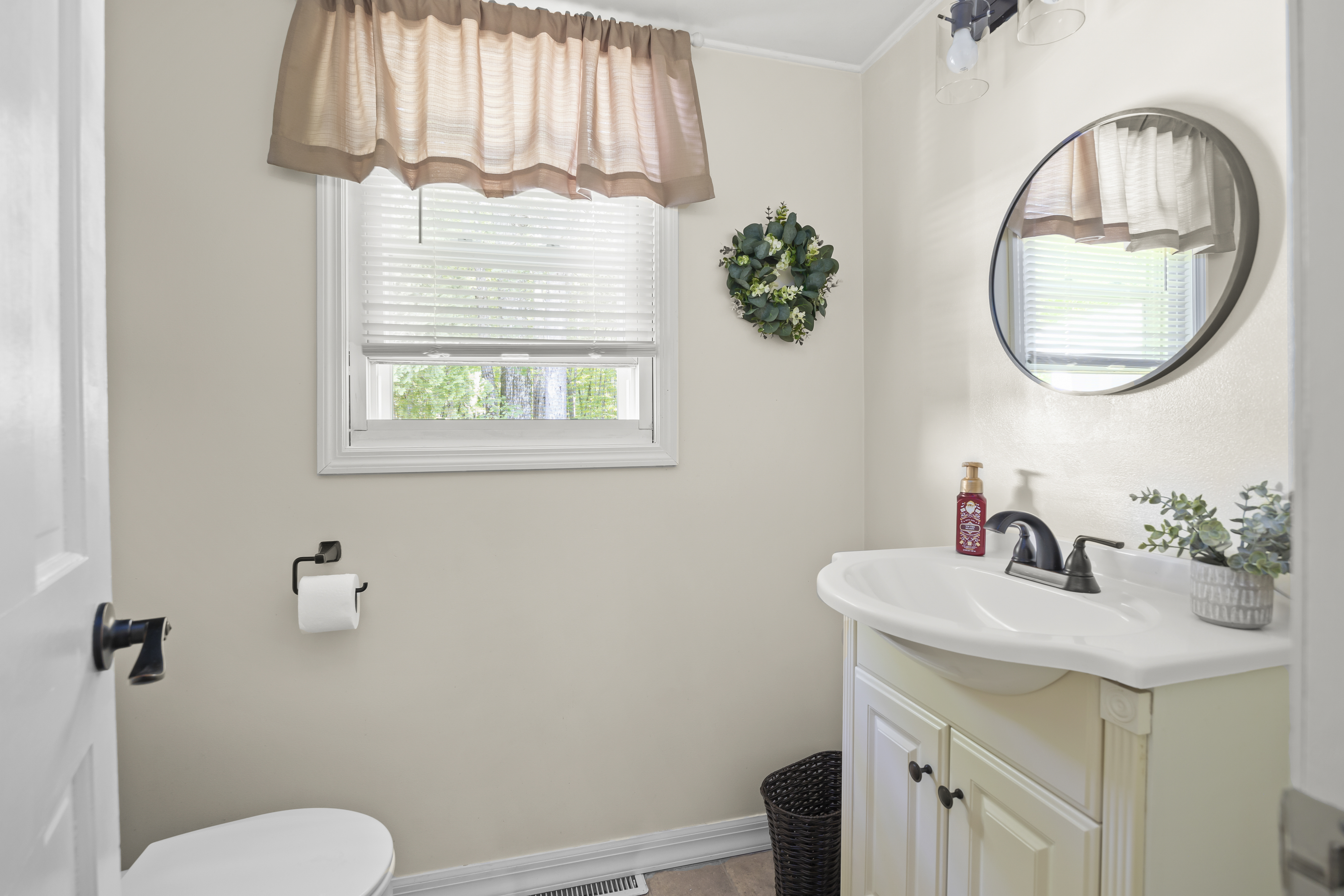 21 Lacorte, 12414, 3 Bedrooms Bedrooms, ,2.5 BathroomsBathrooms,Single Family,Pending,Lacorte,1571