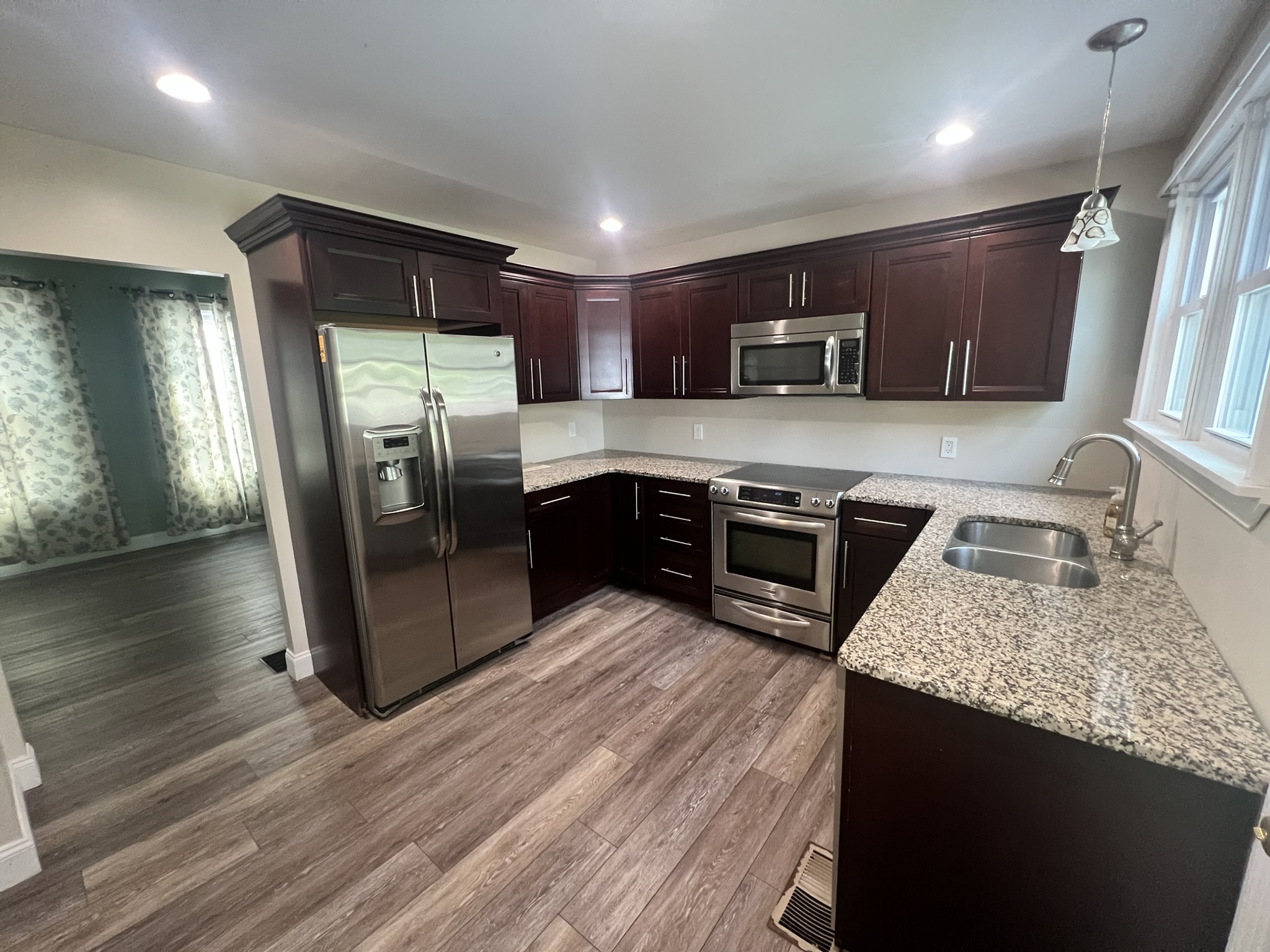 7 Freleigh, 12051, 3 Bedrooms Bedrooms, ,1.5 BathroomsBathrooms,Single Family,Pending,Freleigh,1574
