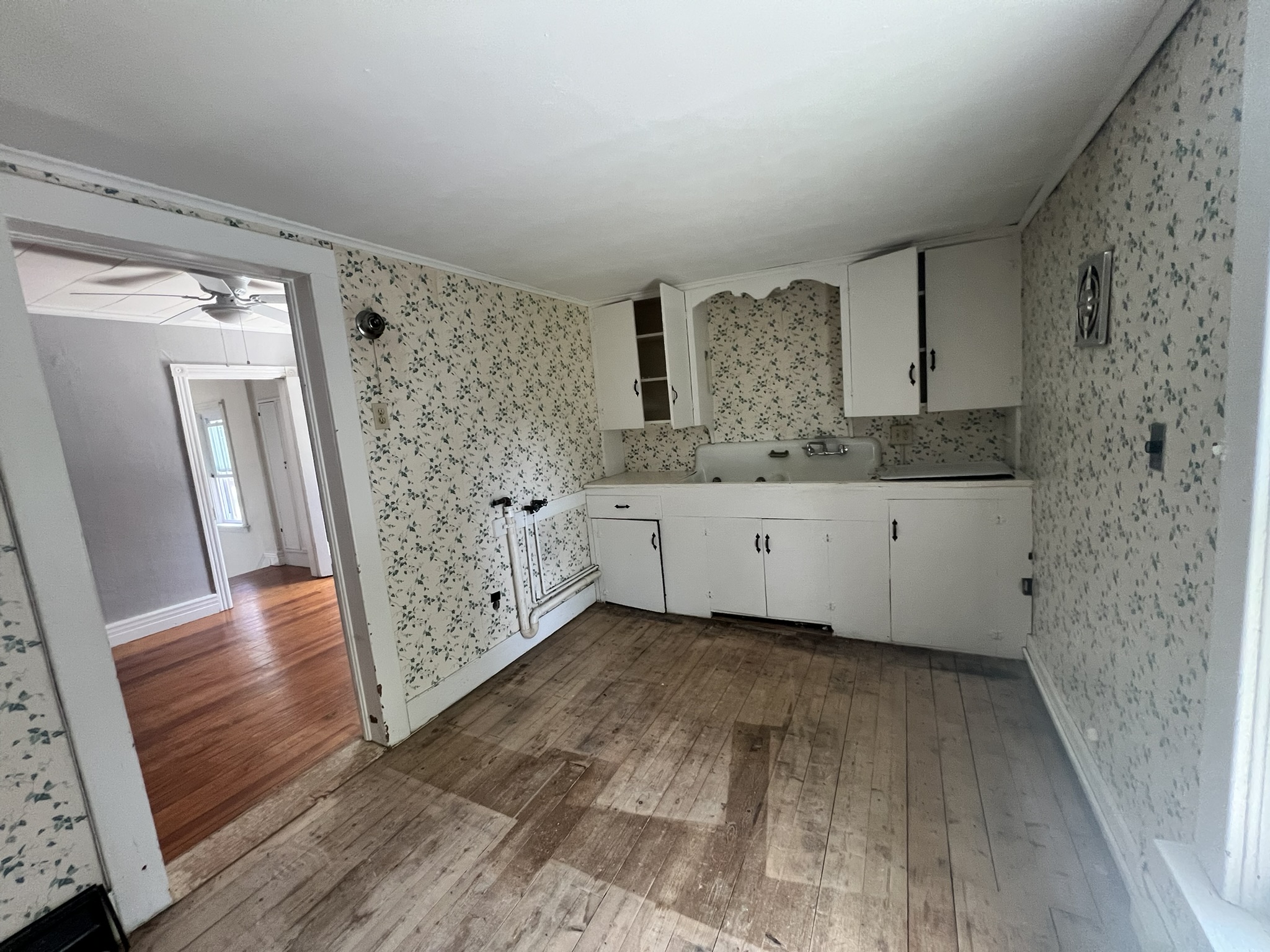 7 Freleigh, 12051, 3 Bedrooms Bedrooms, ,1.5 BathroomsBathrooms,Single Family,Pending,Freleigh,1574