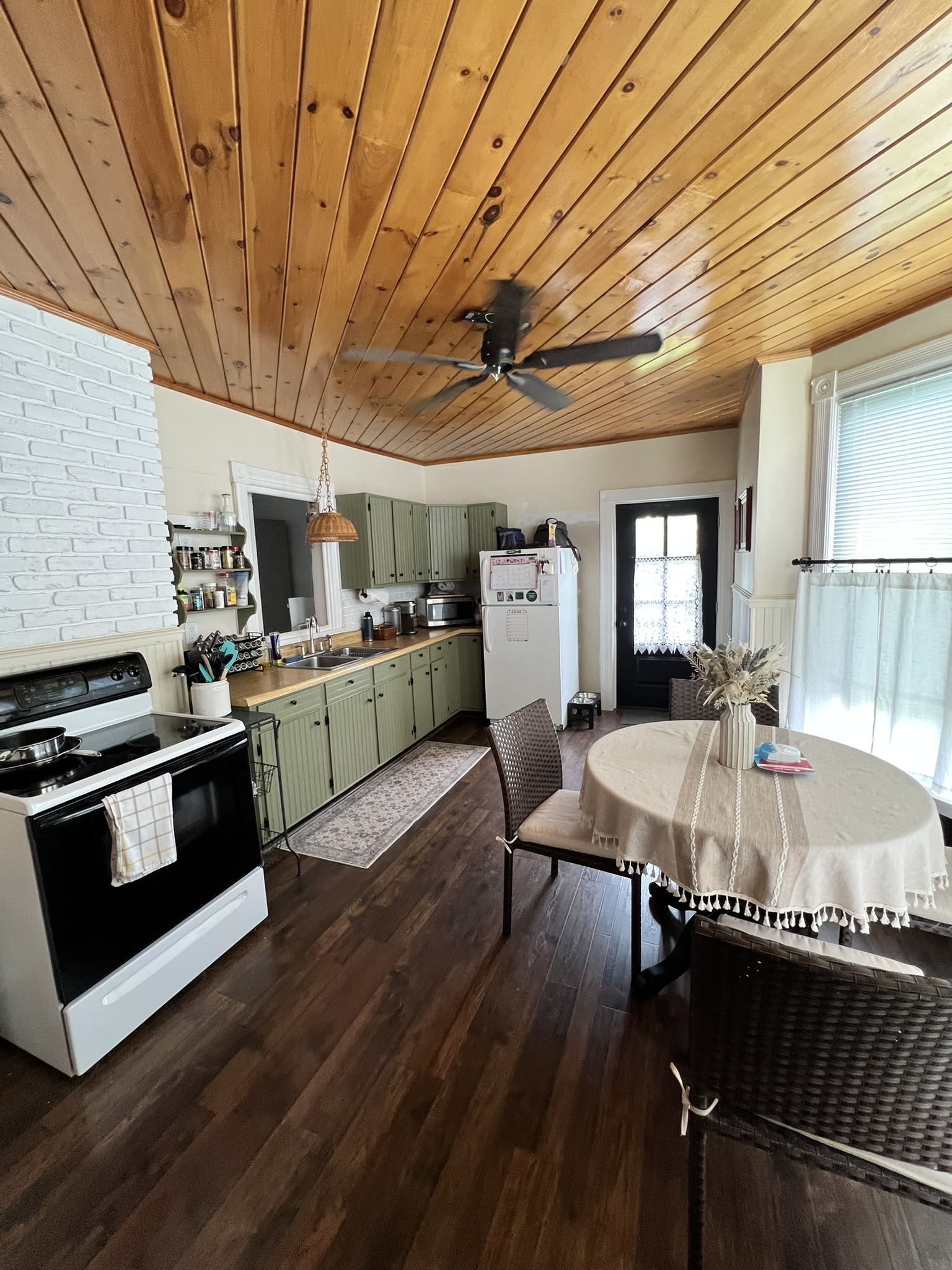 2 Sunset, 12051, 3 Bedrooms Bedrooms, ,2 BathroomsBathrooms,Single Family,For sale,Sunset,1576