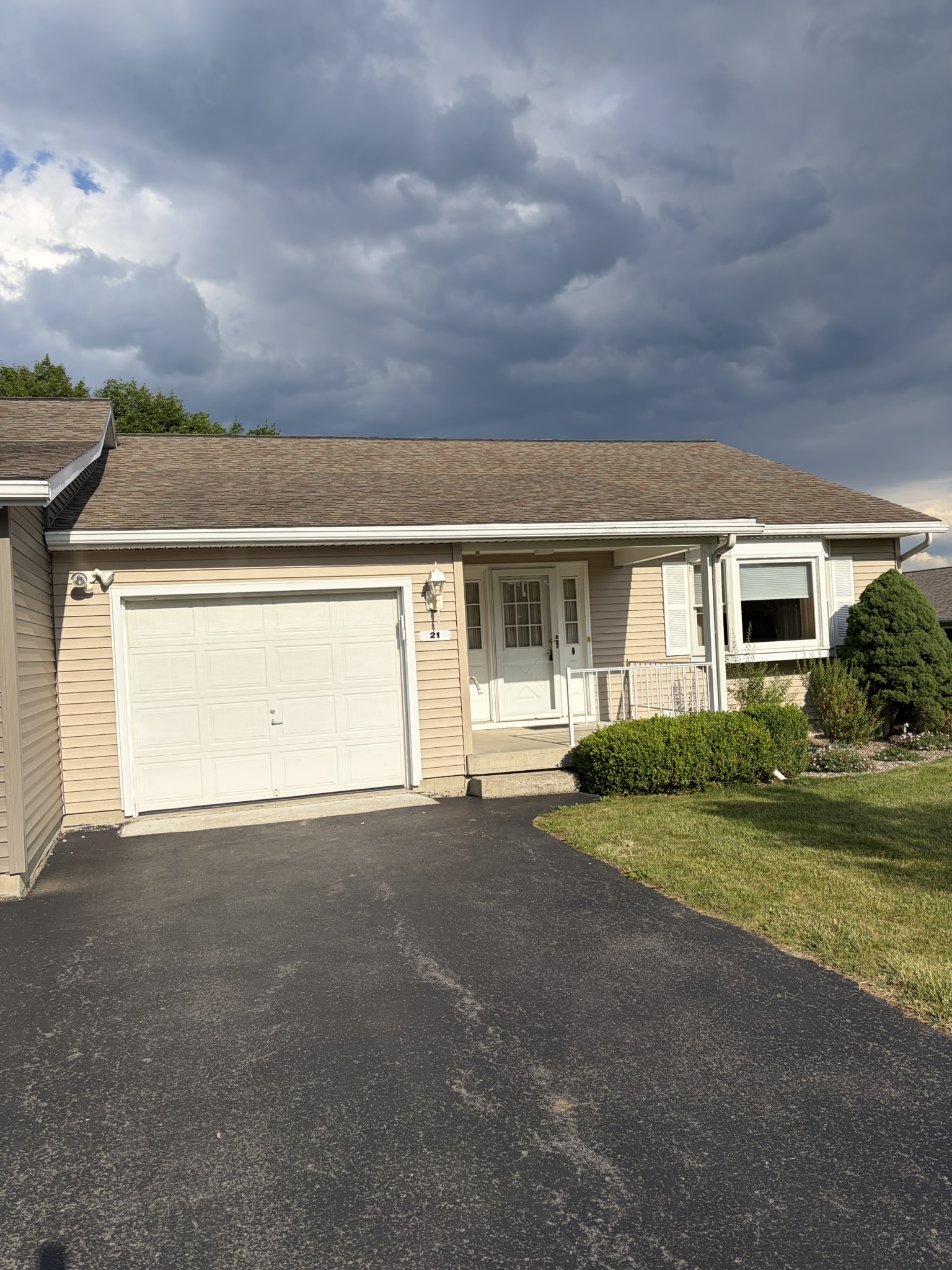 21 S. Court, 12083, 0 , 0 ,0,Townhome,For sale,S. Court,0,1584
